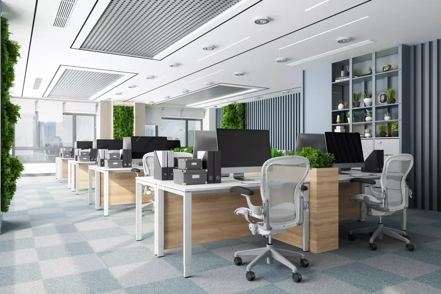 Helles, sauberes Büro mit Glaswänden